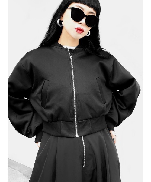 LVEU.（ラブユ.）の「【LVEU.】ボリュームショートMA-1(Ai select)  / アウター ブルゾン MA-1 ショート クロップド 羽織り ワーク ミリタリー ブラック（MA-1・レディース・ブラック・FREE）」の3枚目の写真