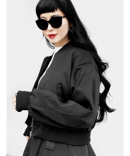 LVEU.（ラブユ.）の「【LVEU.】ボリュームショートMA-1(Ai select)  / アウター ブルゾン MA-1 ショート クロップド 羽織り ワーク ミリタリー ブラック（MA-1・レディース・ブラック・FREE）」の2枚目の写真