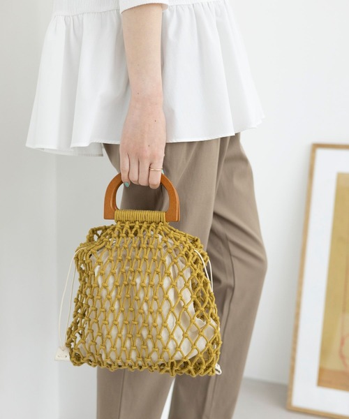 studio CLIP（スタディオクリップ）の「カラーマクラメウッドハンドルトート（ハンドバッグ・レディース・イエロー×ブラック/ブルー/オフホワイト・FREE）」の11枚目の写真