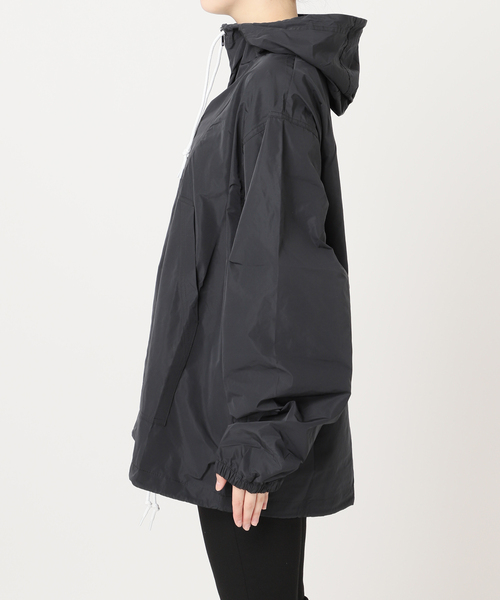NIKE（ナイキ）の「【NIKE/ ナイキ】クラブMARINAアノラックジャケット FN3893（その他アウター・レディース・ブラック/ホワイト・LARGE）」の13枚目の写真