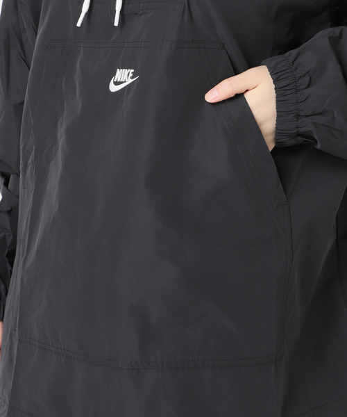 NIKE（ナイキ）の「【NIKE/ ナイキ】クラブMARINAアノラックジャケット FN3893（その他アウター・レディース・ブラック/ホワイト・LARGE）」の20枚目の写真
