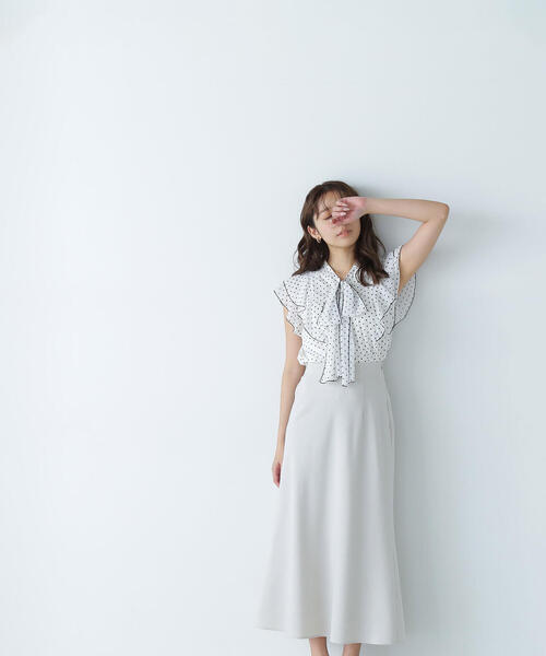 NATURAL BEAUTY BASIC（ナチュラルビューティーベーシック）の「◇バイアスナロースカート（スカート・レディース・ベージュ/グレー・MEDIUM）」の3枚目の写真