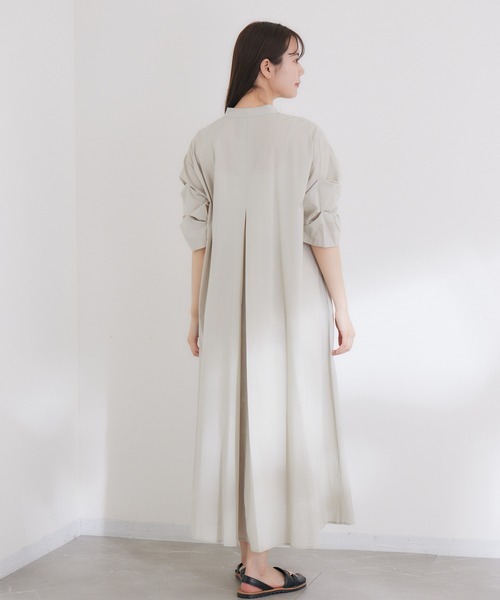 KATHARINE ROSS(キャサリンロス)の「【KATHARINE ROSS】綿100% 着痩せ タックボリューム袖シャツワンピース(シャツワンピース・レディース・ベージュ/ブルー・MEDIUM)」の12枚目の写真
