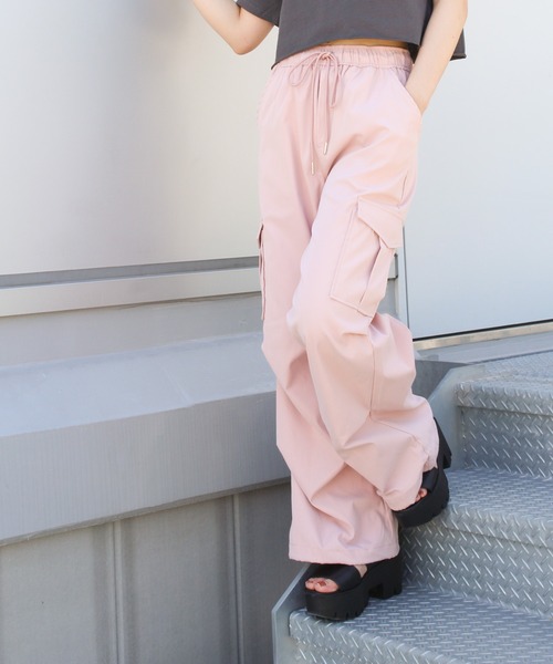 SpRay(スプレイ)の「パラシュートカーゴパンツ(カーゴパンツ・レディース・チャコールグレー/グレー/ライトピンク/ブラック/アイボリー/ライトカーキ/ボルドー/ダークカーキ/ライトブラウン/ピンク系その他/ダークブラウン/ダークグレー・FREE)」の15枚目の写真