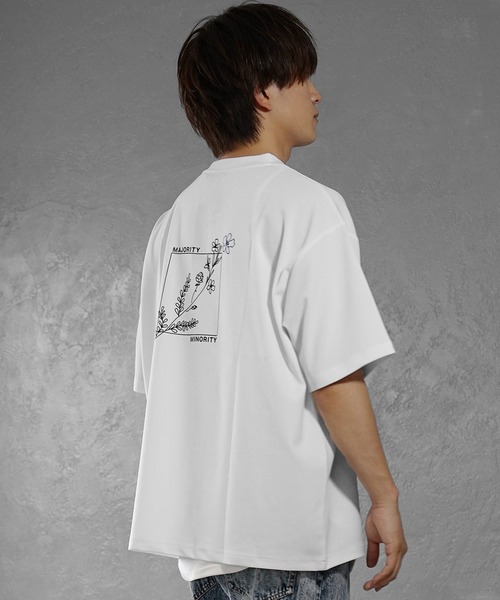 MinoriTY（マイノリティ）の「【MinoriTY】FlowerArtPrintTee 半袖Tシャツ カットソー メンズ ビッグシルエット オーバーサイズ ルーズフィット 夏服（Tシャツ/カットソー・メンズ・ホワイト/ブラック・S/M/L）」の4枚目の写真