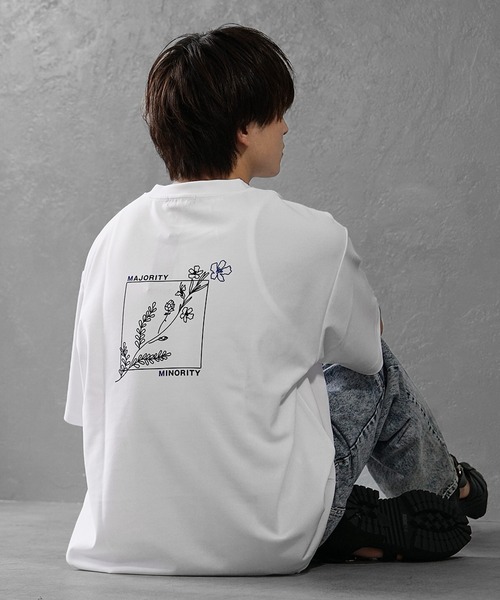 MinoriTY（マイノリティ）の「【MinoriTY】FlowerArtPrintTee 半袖Tシャツ カットソー メンズ ビッグシルエット オーバーサイズ ルーズフィット 夏服（Tシャツ/カットソー・メンズ・ホワイト/ブラック・S/M/L）」の3枚目の写真