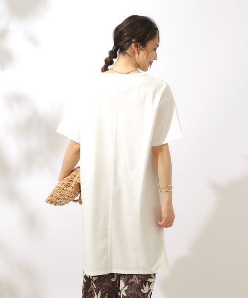 SHOO・LA・RUE（シューラルー）の「◆【汗ジミ防止/UV】夏も好きな色を着よう 欲ばりチュニックワンピース（チュニック・レディース・マスタード/ホワイト/チャコールグレー・02/03/04）」の6枚目の写真