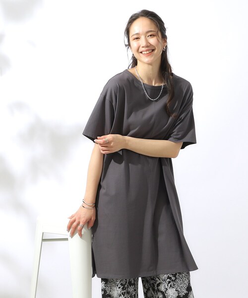 SHOO・LA・RUE（シューラルー）の「◆【汗ジミ防止/UV】夏も好きな色を着よう 欲ばりチュニックワンピース（チュニック・レディース・マスタード/ホワイト/チャコールグレー・02/03/04）」の10枚目の写真