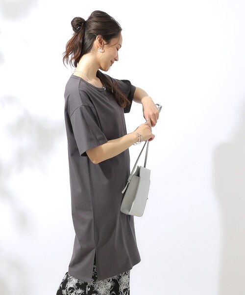 SHOO・LA・RUE（シューラルー）の「◆【汗ジミ防止/UV】夏も好きな色を着よう 欲ばりチュニックワンピース（チュニック・レディース・マスタード/ホワイト/チャコールグレー・02/03/04）」の11枚目の写真