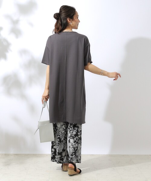 SHOO・LA・RUE（シューラルー）の「◆【汗ジミ防止/UV】夏も好きな色を着よう 欲ばりチュニックワンピース（チュニック・レディース・マスタード/ホワイト/チャコールグレー・02/03/04）」の14枚目の写真