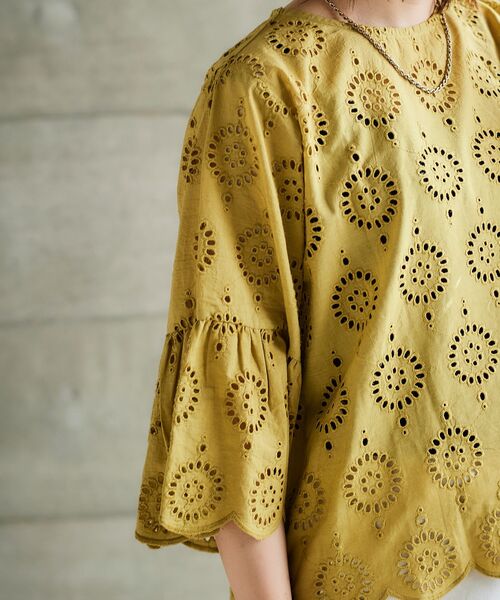 le.coeur blanc（ルクールブラン）の「カットワークレースフレアスリーブブラウス（シャツ/ブラウス・レディース・オフホワイト/マスタード/ブラック・38）」の21枚目の写真