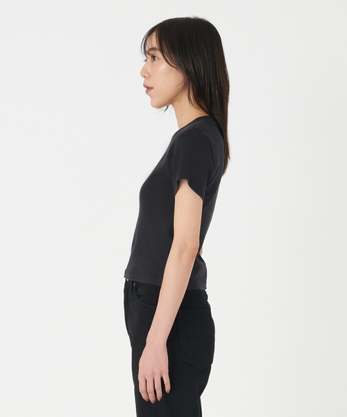 Levi's(リーバイス)の「Levi's/リーバイス エッセンシャル SPORTY Tシャツ ブラック VINTAGE(Tシャツ/カットソー・レディース・ブラック・XS/S/M)」の9枚目の写真