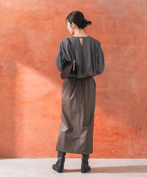 URBAN RESEARCH ROSSO WOMEN(アーバンリサーチ ロッソ)の「フェイクレザースカート(スカート・レディース・グレー/ブラウン・38/36)」の22枚目の写真