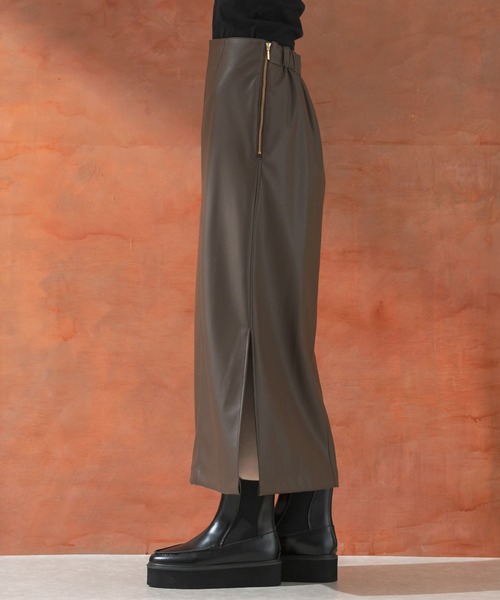 URBAN RESEARCH ROSSO WOMEN(アーバンリサーチ ロッソ)の「フェイクレザースカート(スカート・レディース・グレー/ブラウン・38/36)」の17枚目の写真