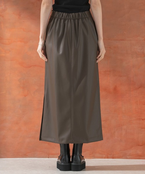 URBAN RESEARCH ROSSO WOMEN(アーバンリサーチ ロッソ)の「フェイクレザースカート(スカート・レディース・グレー/ブラウン・38/36)」の16枚目の写真