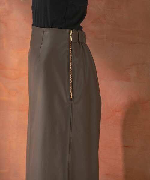 URBAN RESEARCH ROSSO WOMEN(アーバンリサーチ ロッソ)の「フェイクレザースカート(スカート・レディース・グレー/ブラウン・38/36)」の13枚目の写真