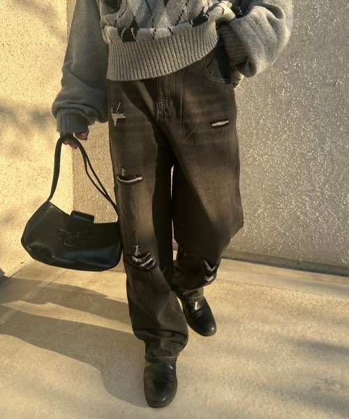 nemne store(ネンネストア)の「ダメージデニムパンツ(デニムパンツ・レディース・ブルー/ブラック・MEDIUM/SMALL)」の2枚目の写真