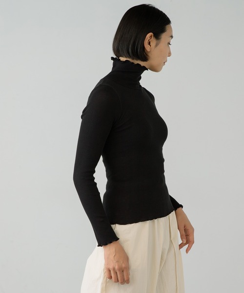 PALM（パーム）の「PALM CUP RIB TURTLE NECK（Tシャツ/カットソー・レディース・カーキ/ブラック/ベージュ・FREE）」の4枚目の写真