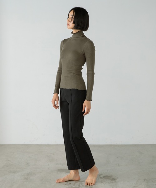 PALM（パーム）の「PALM CUP RIB TURTLE NECK（Tシャツ/カットソー・レディース・カーキ/ブラック/ベージュ・FREE）」の19枚目の写真