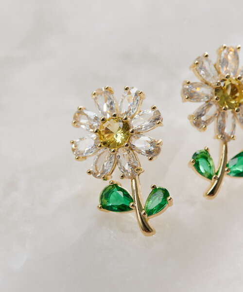 ear PAPILLONNER(イアパピヨネ)の「《WEB限定/ジルコニア使用》お花/フラワー/デイジーピアス(ピアス(両耳用)・レディース・クリア・FREE)」の2枚目の写真