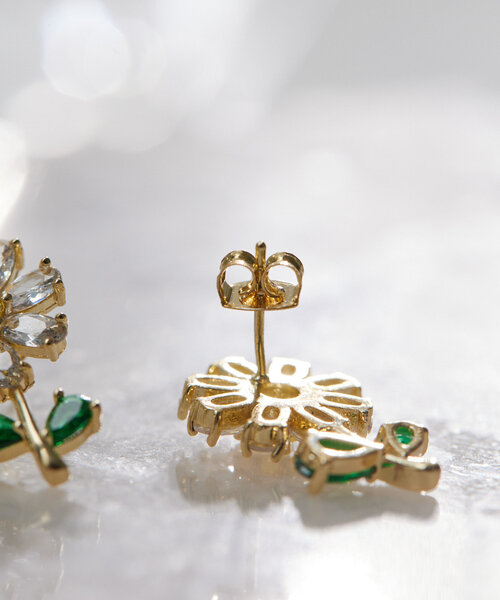 ear PAPILLONNER(イアパピヨネ)の「《WEB限定/ジルコニア使用》お花/フラワー/デイジーピアス(ピアス(両耳用)・レディース・クリア・FREE)」の3枚目の写真