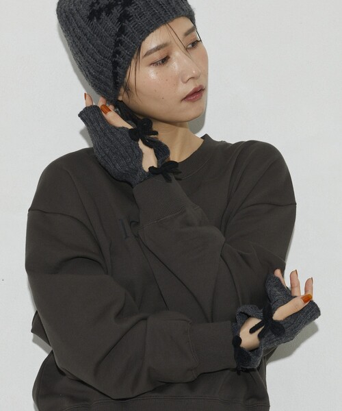 Firsthand(ファーストハンド)の「Firsthand/ファーストハンド リボンアームウォーマー(手袋・レディース・チャコールグレー/オフホワイト/ピンク・FREE)」の2枚目の写真