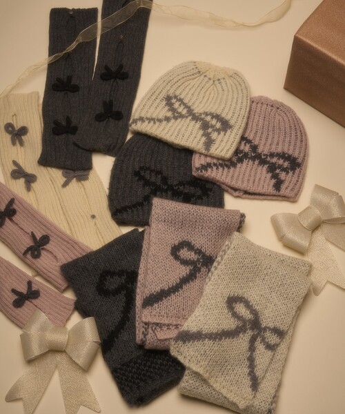 Firsthand(ファーストハンド)の「Firsthand/ファーストハンド リボンアームウォーマー(手袋・レディース・チャコールグレー/オフホワイト/ピンク・FREE)」の4枚目の写真