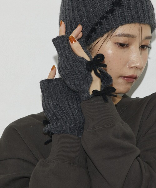 Firsthand(ファーストハンド)の「Firsthand/ファーストハンド リボンアームウォーマー(手袋・レディース・チャコールグレー/オフホワイト/ピンク・FREE)」の16枚目の写真