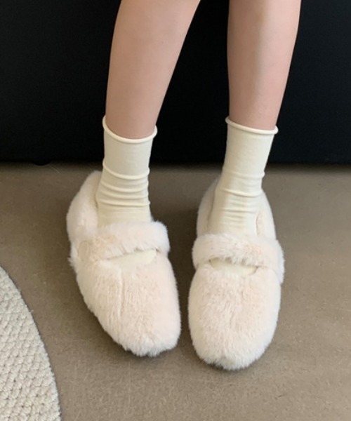 mebole(メボレ)の「もこもこ ファースリッパサンダル(サンダル・レディース・ブラック/ベージュ/ホワイト・SMALL/MEDIUM/LARGE)」の18枚目の写真
