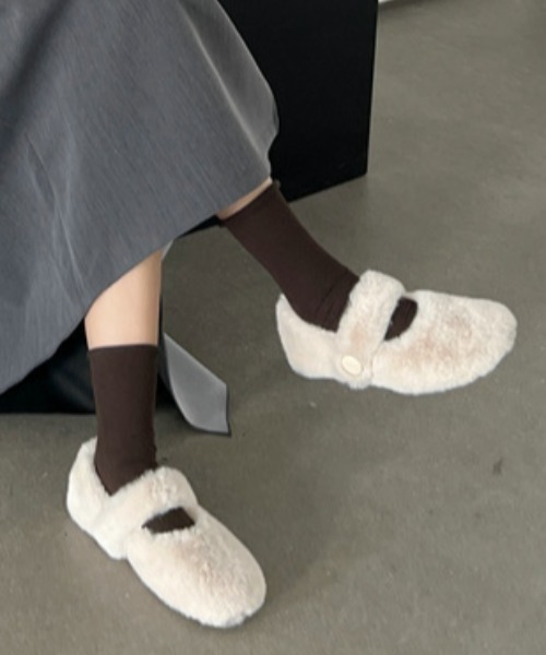 mebole(メボレ)の「もこもこ ファースリッパサンダル(サンダル・レディース・ブラック/ベージュ/ホワイト・SMALL/MEDIUM/LARGE)」の4枚目の写真