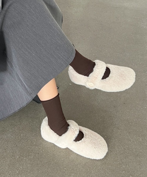 mebole(メボレ)の「もこもこ ファースリッパサンダル(サンダル・レディース・ブラック/ベージュ/ホワイト・SMALL/MEDIUM/LARGE)」の5枚目の写真