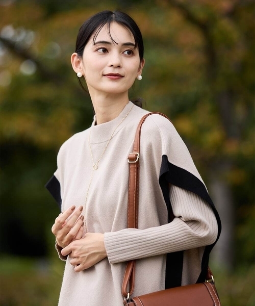 a.v.v(アーヴェヴェ)の「【2SET/洗える】ケープニットアンサンブル(ニット/セーター・レディース・レッド/グレー/グレー系その他/ブラック/ネイビー・38/36/42/40/34)」の17枚目の写真