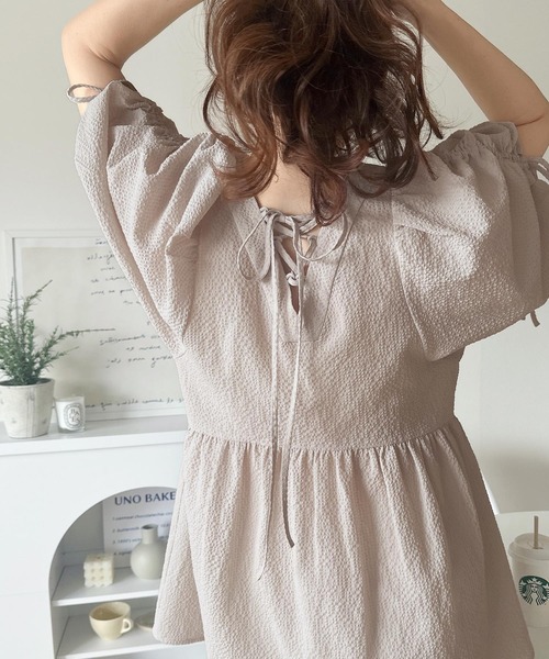 セール】軽やかで上品。シアサッカー前後2WAYギャザーパフスリーブ