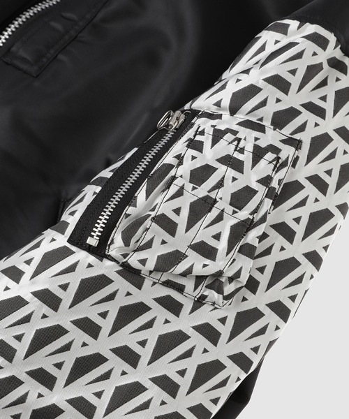 ANREALAGE(アンリアレイジ)の「PHOTOCHROMIC AZ LOGO SLEEVE MA-1(MA-1・レディース・グレー/ブラック・46)」の5枚目の写真