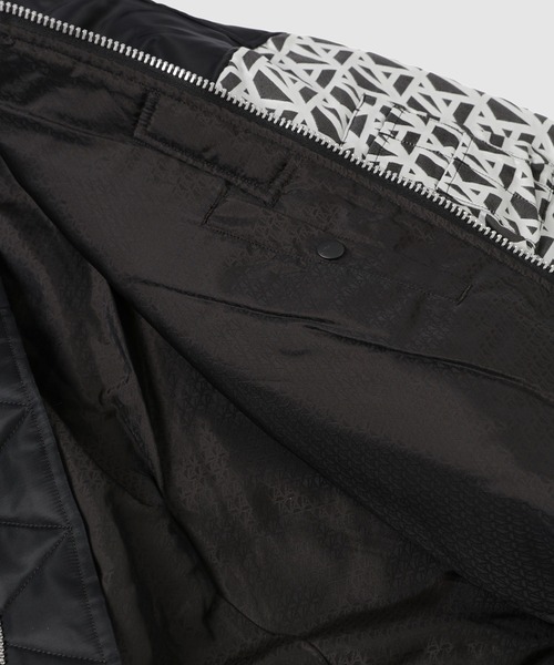 ANREALAGE(アンリアレイジ)の「PHOTOCHROMIC AZ LOGO SLEEVE MA-1(MA-1・レディース・グレー/ブラック・46)」の7枚目の写真