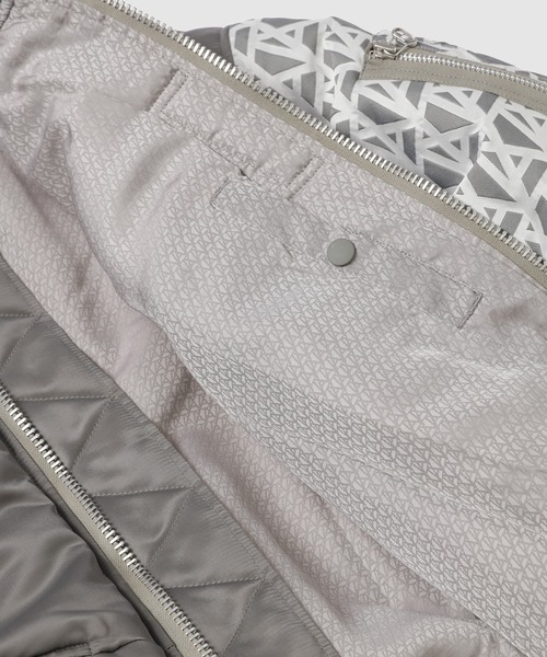 ANREALAGE(アンリアレイジ)の「PHOTOCHROMIC AZ LOGO SLEEVE MA-1(MA-1・レディース・グレー/ブラック・46)」の8枚目の写真