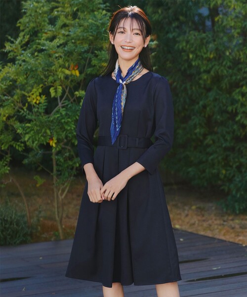 リボンブローチ＆ベルト付きフレアワンピース（ワンピース