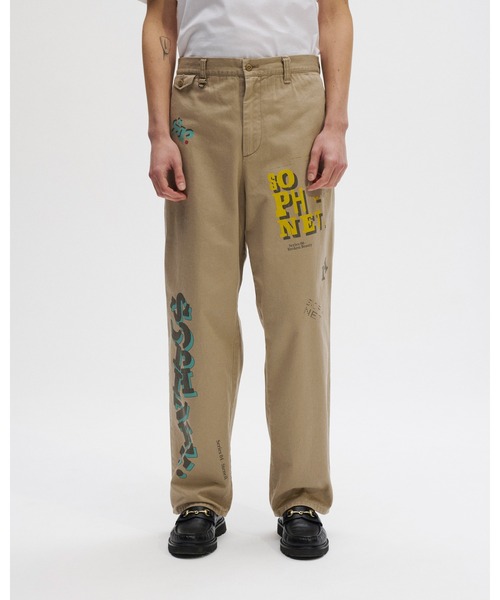 SOPHNET.（ソフネット）の「SIMON TAYLOR: LOGO CHINO PANTS（チノパンツ・メンズ・ベージュ・SMALL/MEDIUM/LARGE/X-LARGE）」の2枚目の写真