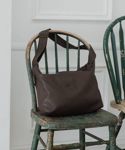 GLOBAL WORK（グローバルワーク）の「軽量PUショルダーS/319602（ショルダーバッグ・メンズ・ブラック/ダークブラウン/チャコールグレー・FREE）」の3枚目の写真