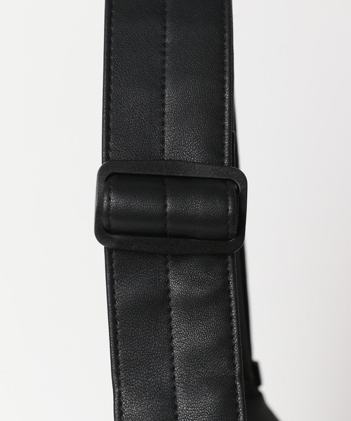 GLOBAL WORK（グローバルワーク）の「軽量PUショルダーS/319602（ショルダーバッグ・メンズ・ブラック/ダークブラウン/チャコールグレー・FREE）」の9枚目の写真