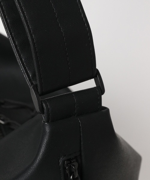 GLOBAL WORK（グローバルワーク）の「軽量PUショルダーS/319602（ショルダーバッグ・メンズ・ブラック/ダークブラウン/チャコールグレー・FREE）」の10枚目の写真