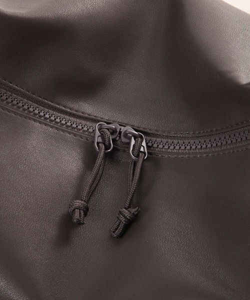 GLOBAL WORK（グローバルワーク）の「軽量PUショルダーS/319602（ショルダーバッグ・メンズ・ブラック/ダークブラウン/チャコールグレー・FREE）」の18枚目の写真