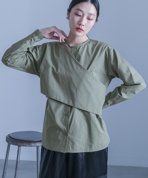 kOhAKU(コハク)の「アシメカシュクールシャツ(シャツ/ブラウス・レディース・オフホワイト/グリーン/ブラック・2/1)」の3枚目の写真