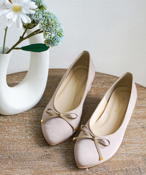 chocolates(チョコラテス)の「晴雨兼用 ポインテッドトゥ サテンバレエパンプス【日本製】(バレエシューズ・レディース・ブラック/グレイッシュベージュ/ピンクベージュ・22cm/22.5cm/23cm/23.5cm/24cm/24.5cm/25cm)」の2枚目の写真