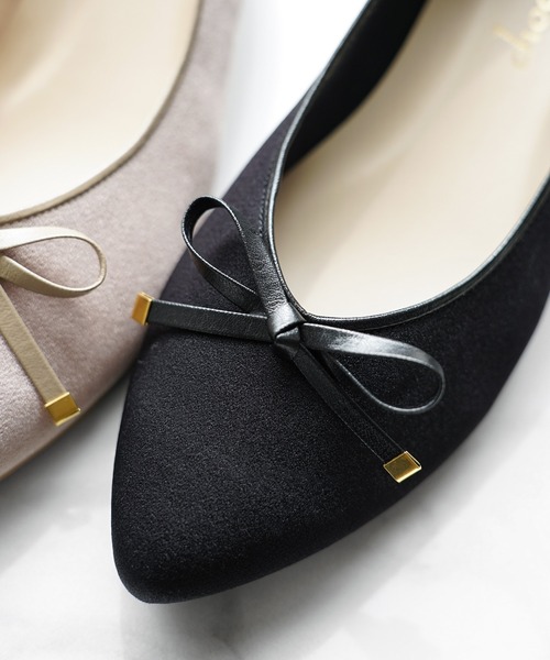 chocolates(チョコラテス)の「晴雨兼用 ポインテッドトゥ サテンバレエパンプス【日本製】(バレエシューズ・レディース・ブラック/グレイッシュベージュ/ピンクベージュ・22cm/22.5cm/23cm/23.5cm/24cm/24.5cm/25cm)」の16枚目の写真