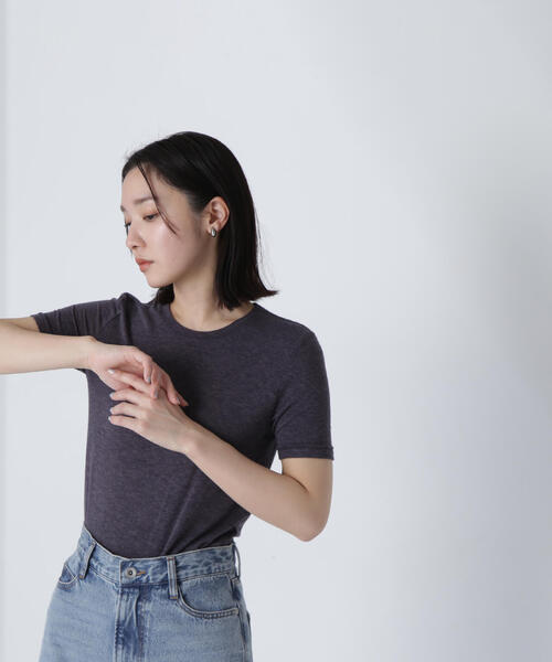 NATURAL BEAUTY BASIC(ナチュラルビューティーベーシック)の「◇【Oggi掲載】シアーストレッチTシャツ(Tシャツ/カットソー・レディース・ベージュ/チャコールグレー/オフホワイト・FREE)」の4枚目の写真