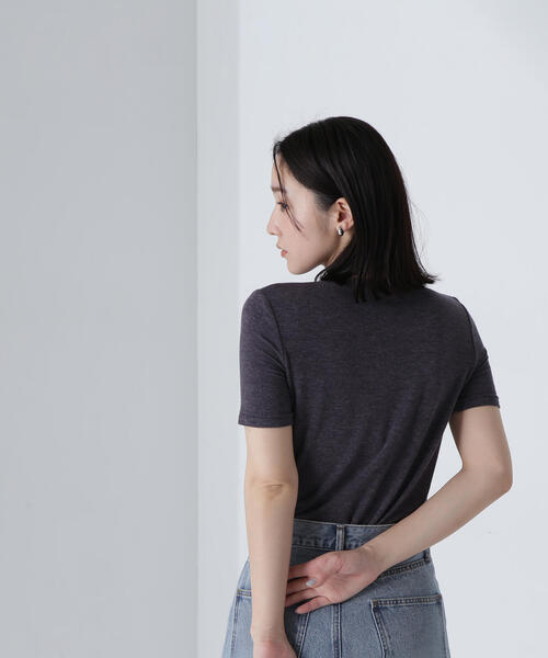 NATURAL BEAUTY BASIC(ナチュラルビューティーベーシック)の「◇【Oggi掲載】シアーストレッチTシャツ(Tシャツ/カットソー・レディース・ベージュ/チャコールグレー/オフホワイト・FREE)」の9枚目の写真