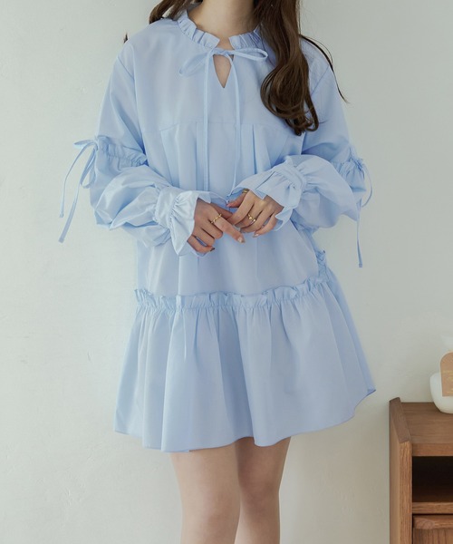 Ambre Neige(アンブルネージュ)の「ribbon frill tunic shirt / リボンフリルチュニックシャツ(シャツ/ブラウス・レディース・ライトブルー/オフホワイト・FREE)」の1枚目の写真