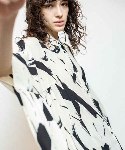 OSMOSIS(オズモーシス)の「サイドプリーツプリントブラウス(シャツ/ブラウス・レディース・アイボリー/ライトグリーン/ベージュ・ONE SIZE)」の10枚目の写真