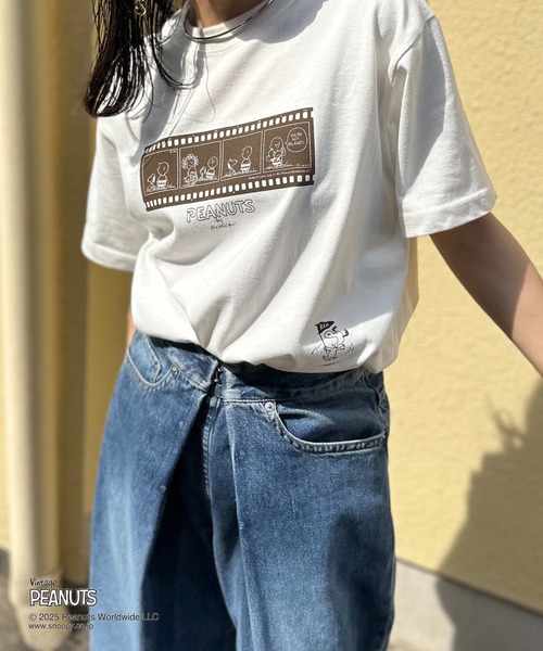 Vintage PEANUTS（ビンテージピーナッツ）の「【Peanuts】別注 スヌーピーFILMプリント半袖Tシャツ（Tシャツ/カットソー・レディース・スミクロ/オートミール/ホワイト・MEDIUM/LARGE）」の4枚目の写真